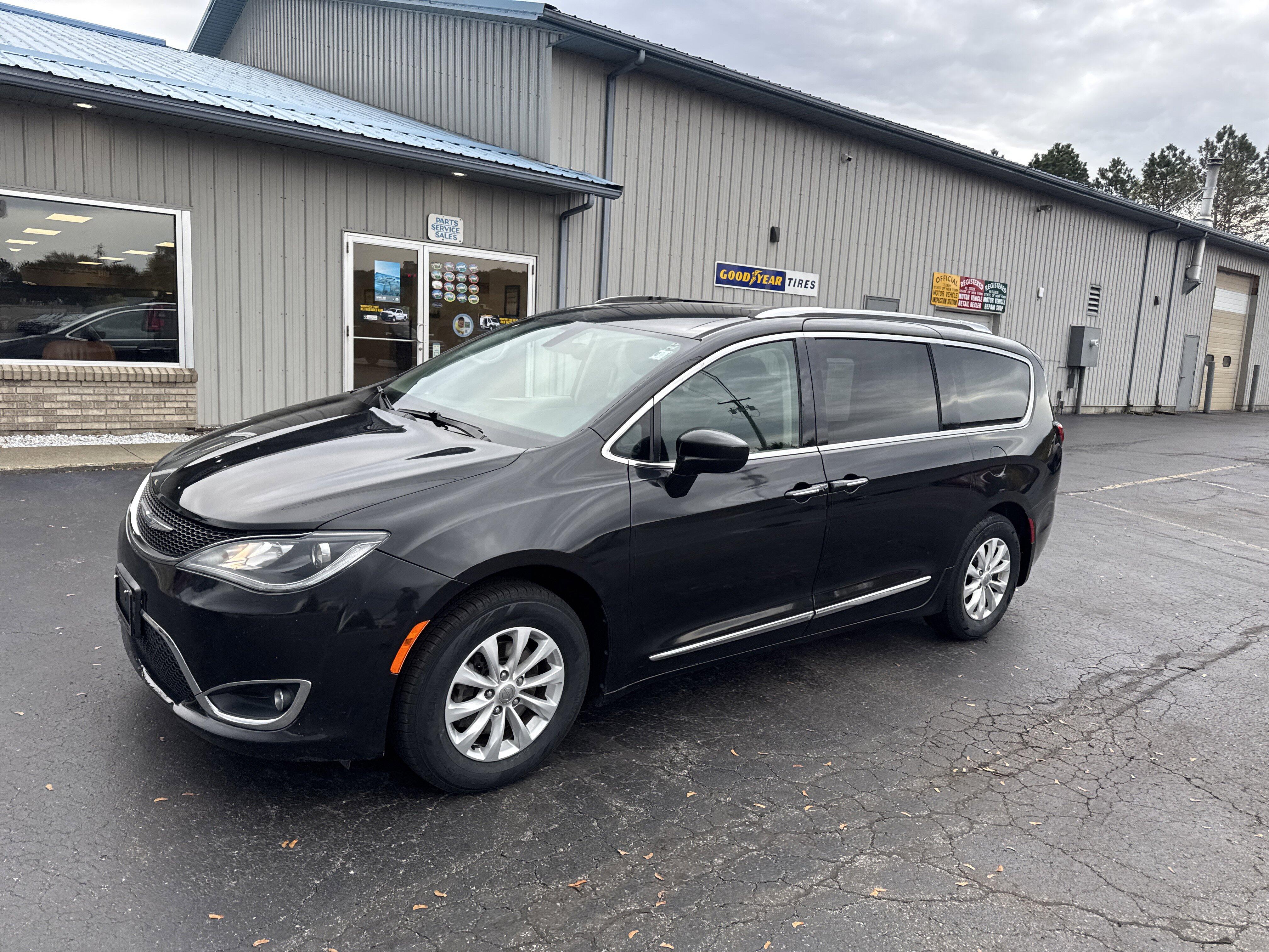 Used 2019 Chrysler Pacifica Touring L with VIN 2C4RC1BG3KR531510 for sale in Dansville, NY