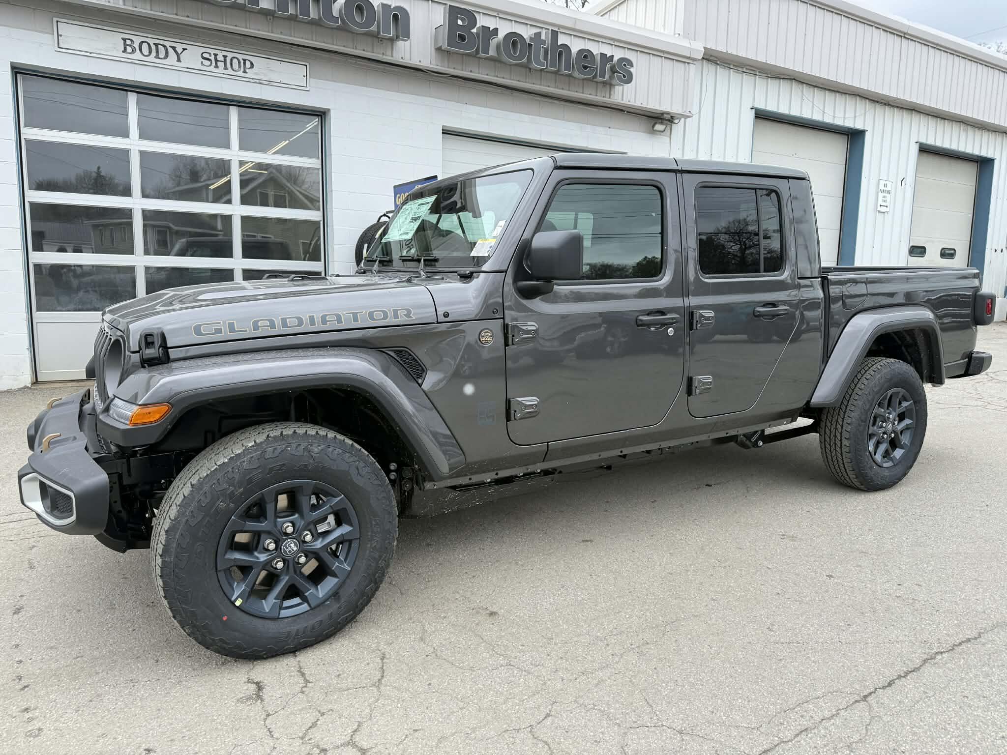 2026 Jeep Gladiator 85th Anniversary Edition Auto's photo