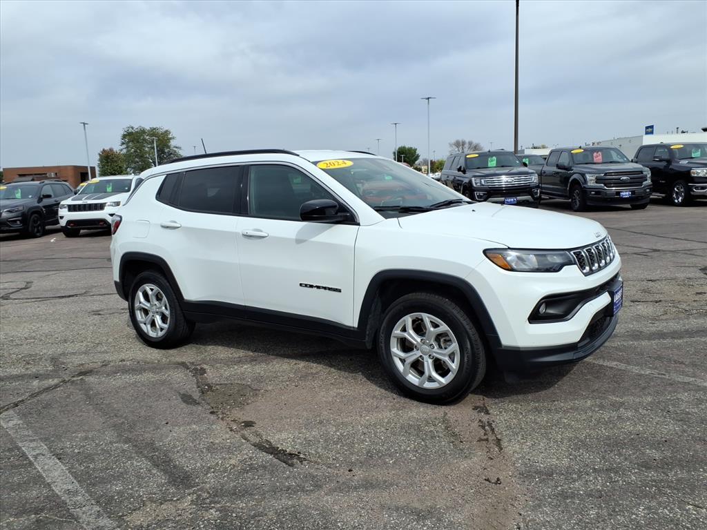 Used 2024 Jeep Compass Latitude with VIN 3C4NJDBN3RT118482 for sale in Mankato, Minnesota