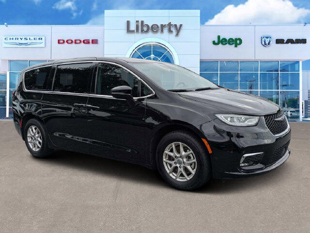 2025 Chrysler Pacifica Select