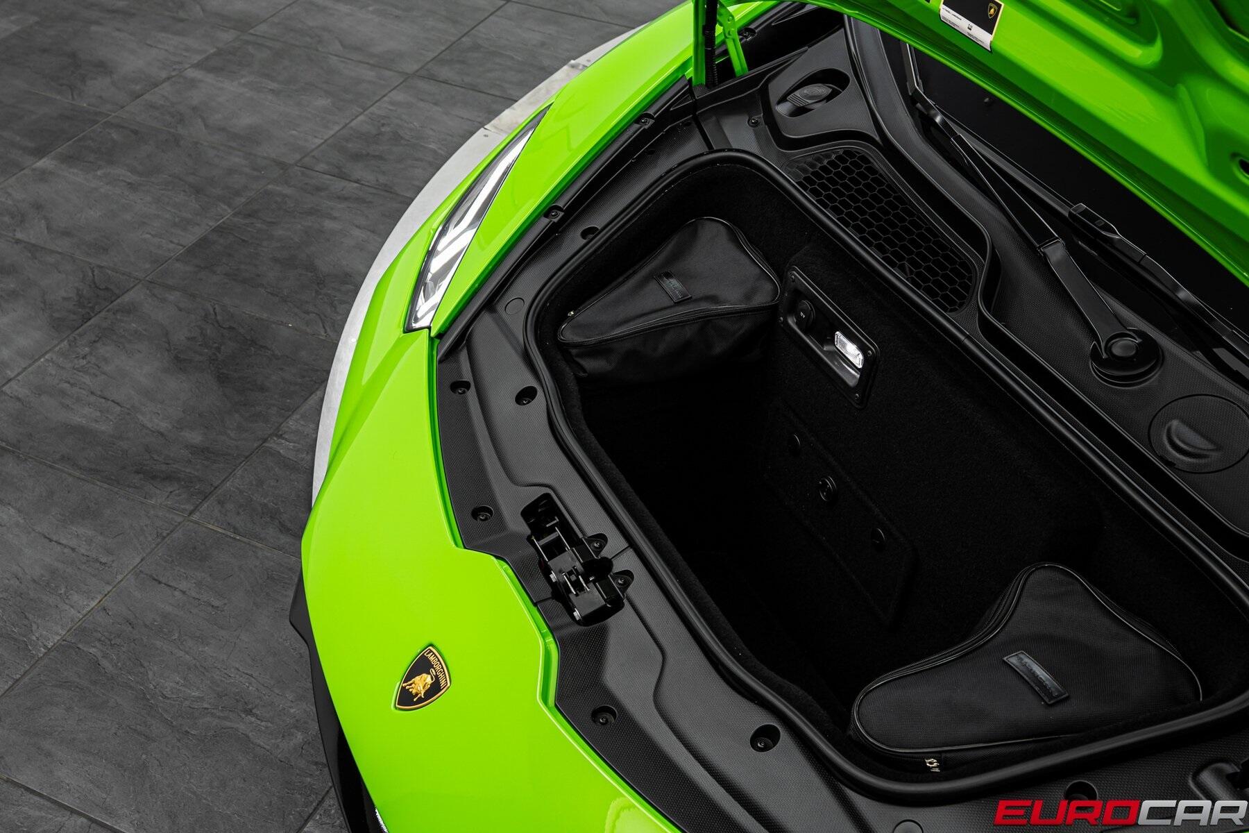 2023 Lamborghini Huracan EVO RWD *HIGH GLOSS BLACK STYLE PACKAGE* Image 9