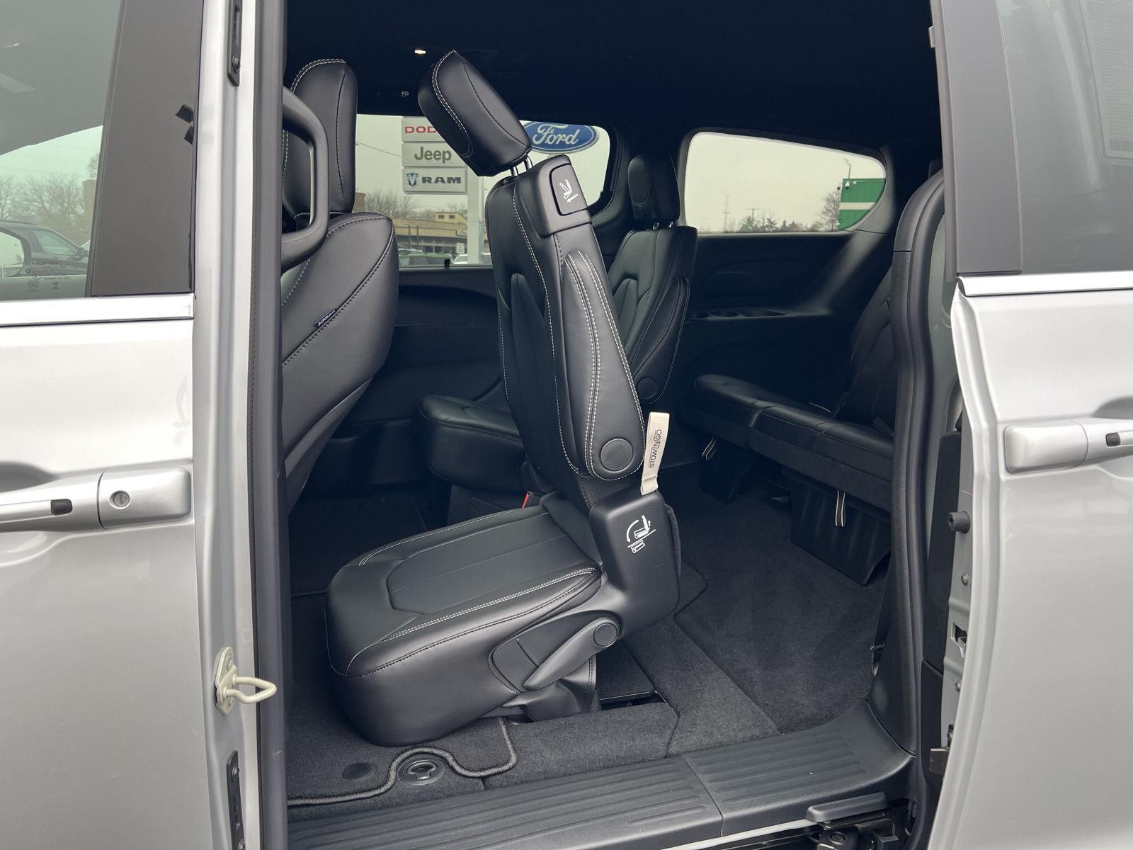 2026 Chrysler Voyager LX - Photo 36