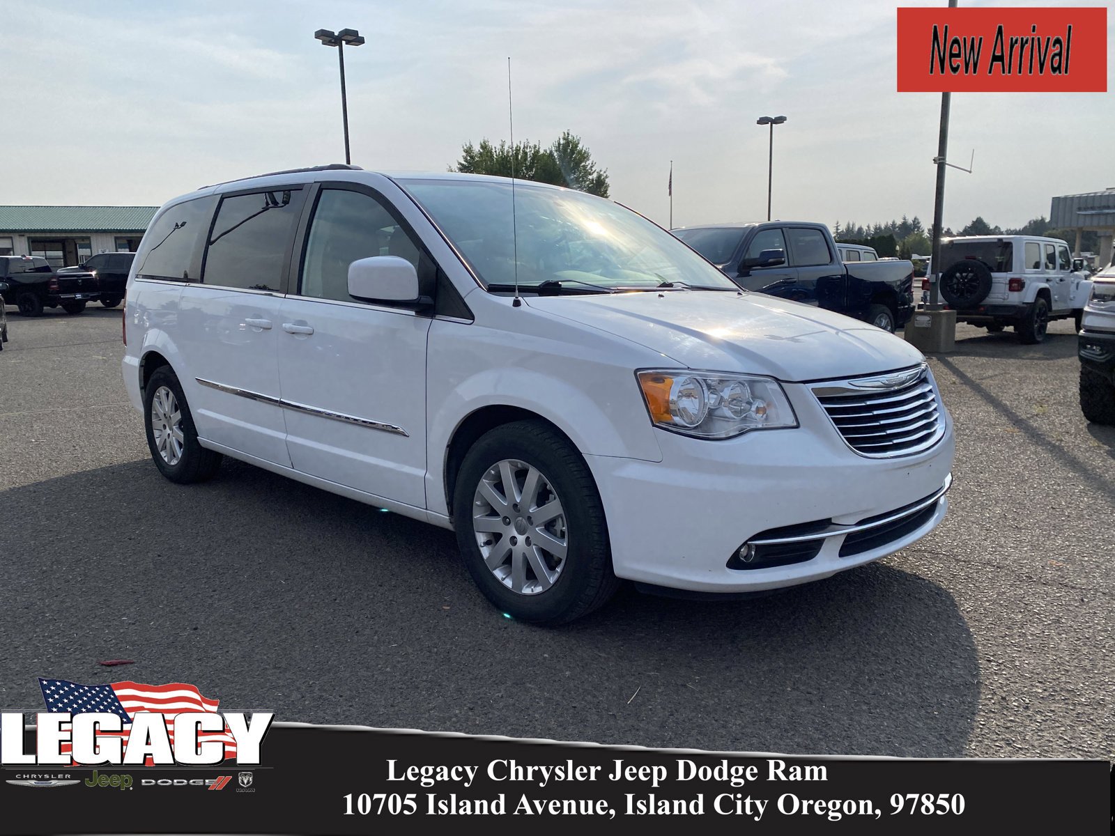 Used 2016 Chrysler Town & Country Touring with VIN 2C4RC1BG3GR141157 for sale in Island City, OR