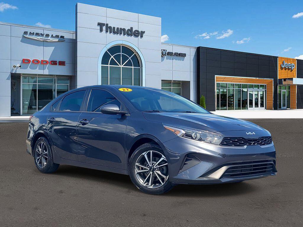 2022 Kia Forte LXS AT's photo