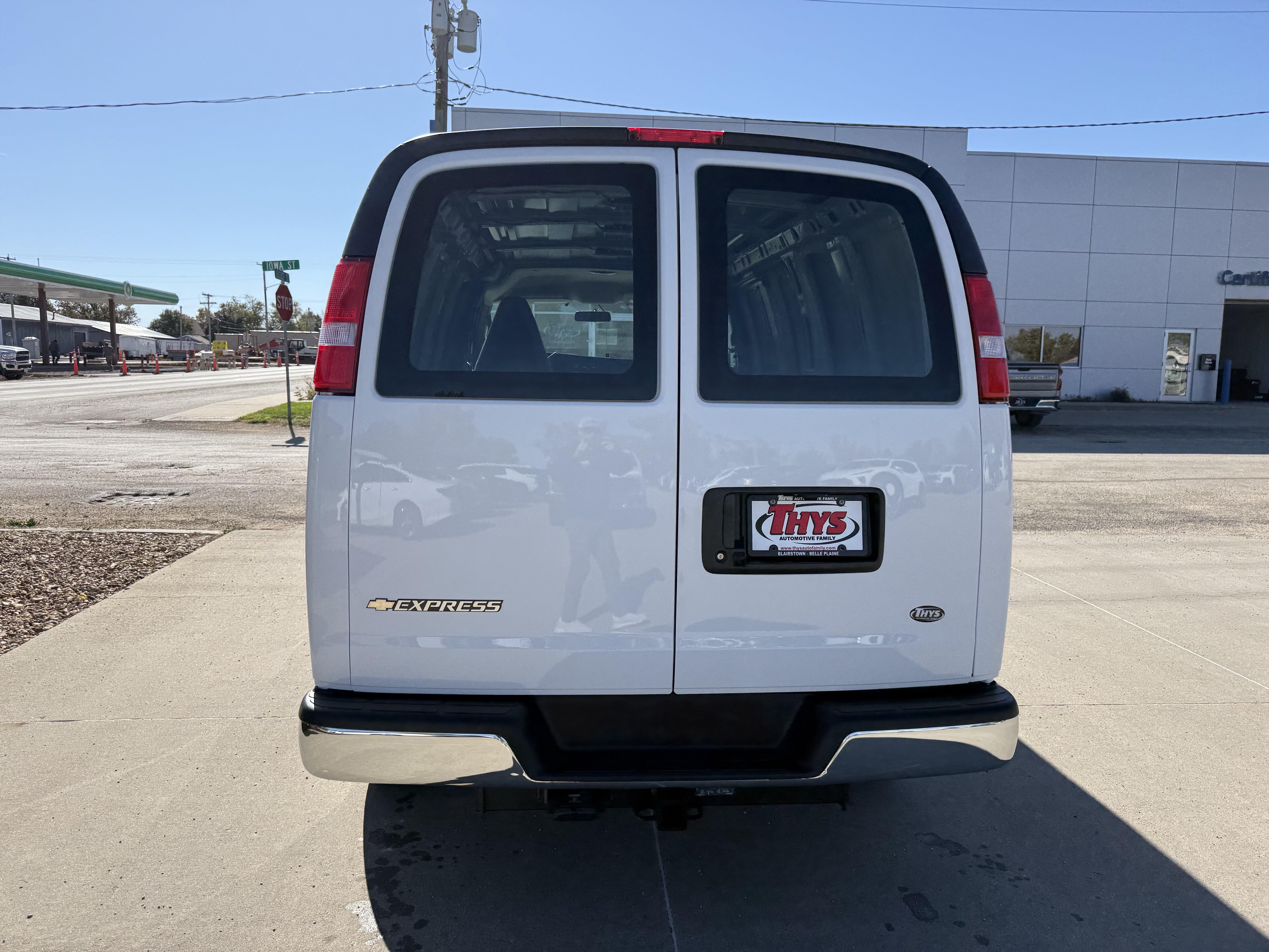 2025 Chevrolet Express Cargo Work Van - Photo 6