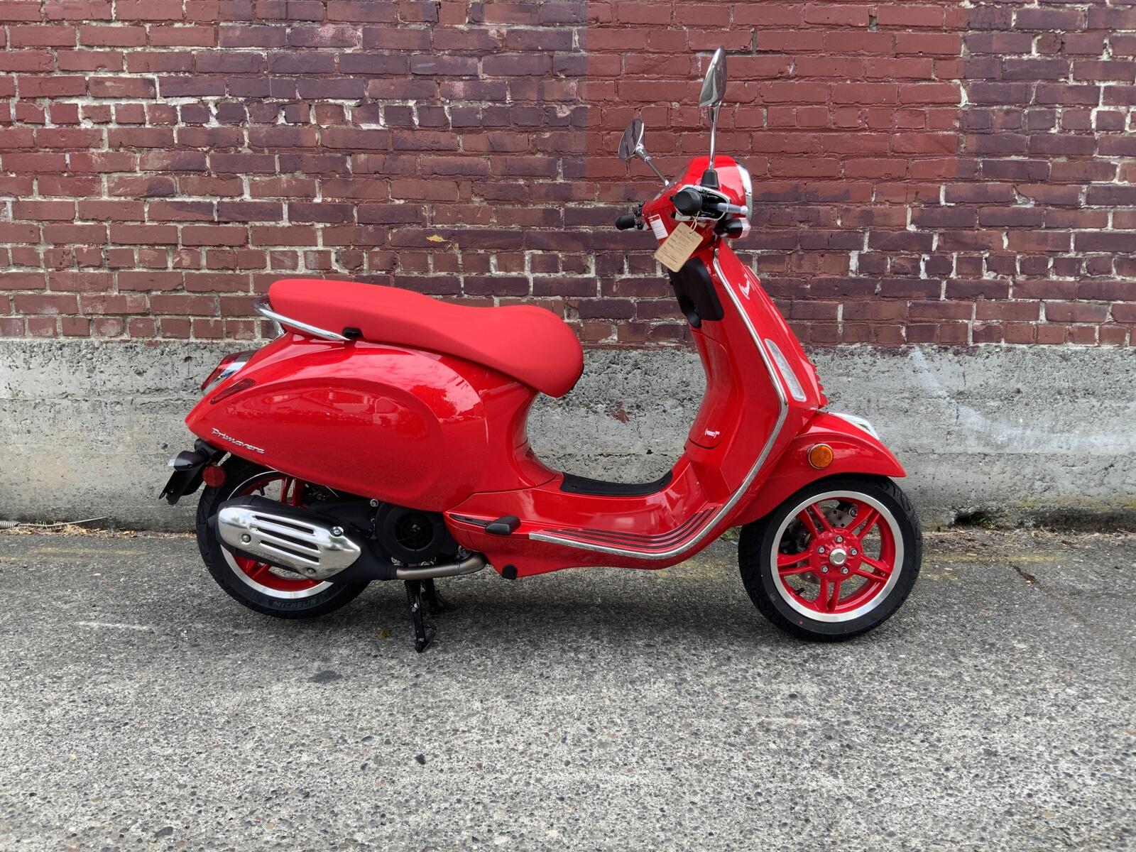 2027 Vespa PRIMAVERA 150 RED