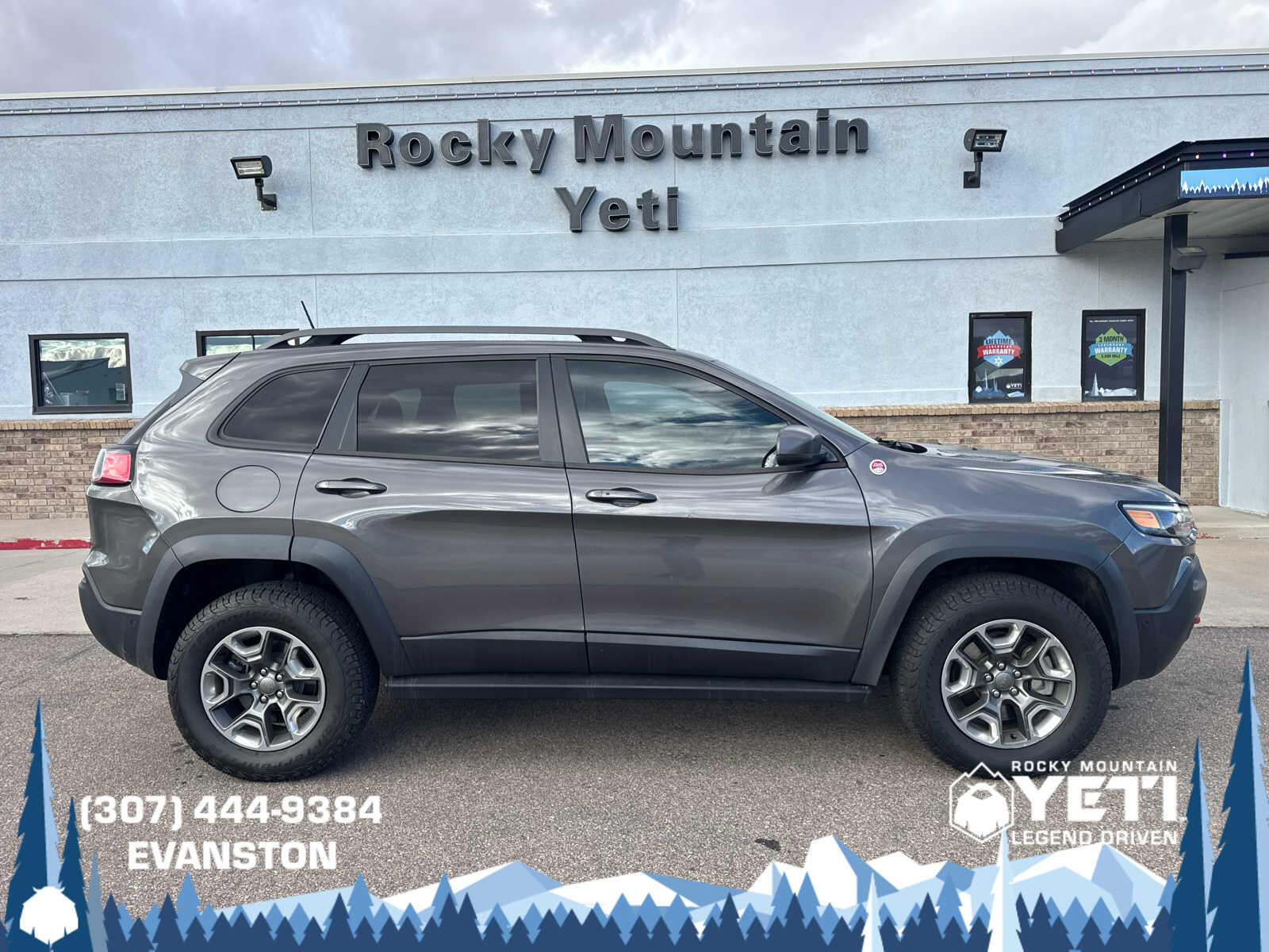 Used 2019 Jeep Cherokee Trailhawk Elite with VIN 1C4PJMBX4KD350384 for sale in Jackson, WY
