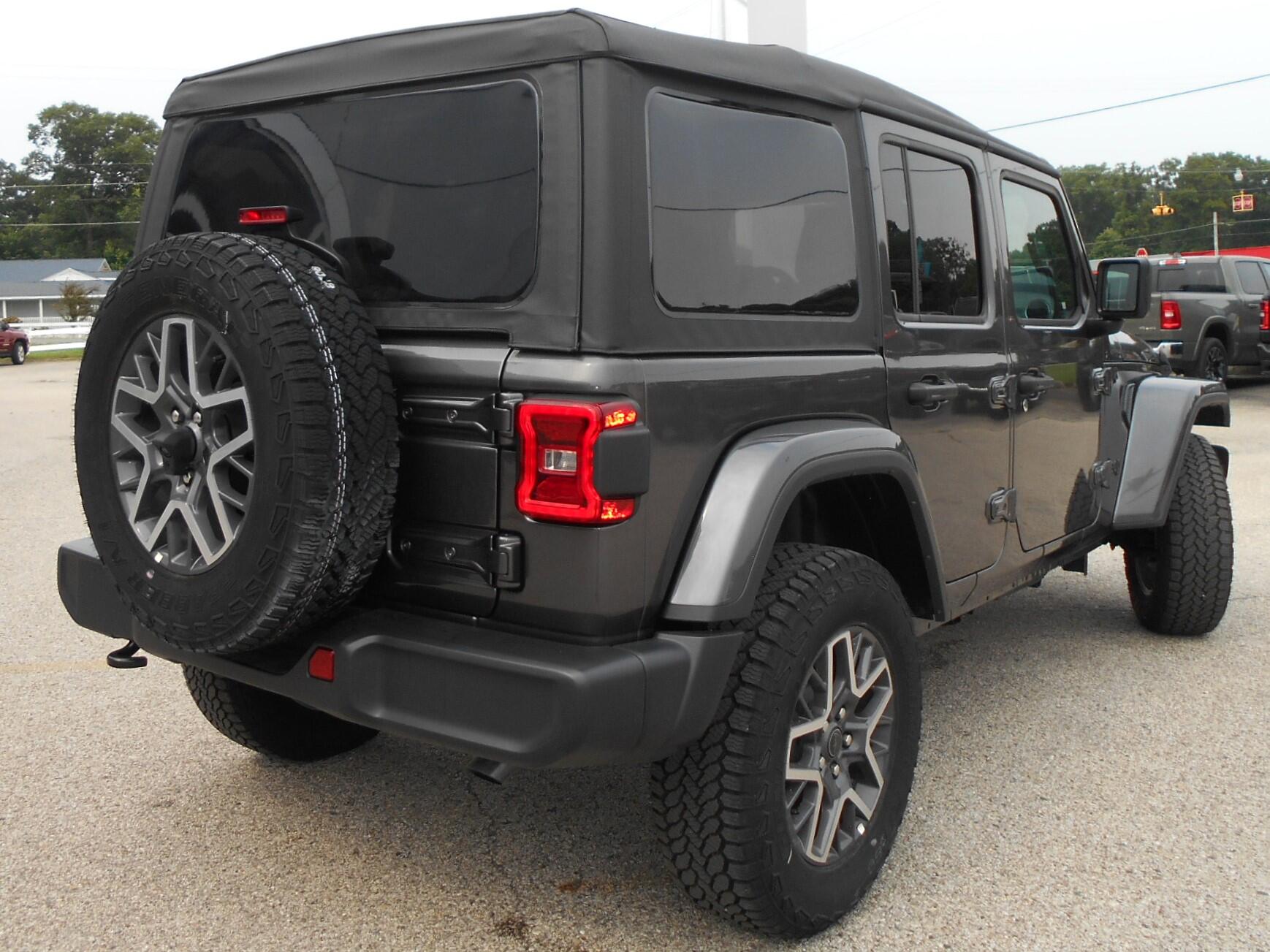2025 Jeep Wrangler 4-Door Sahara - Photo 24