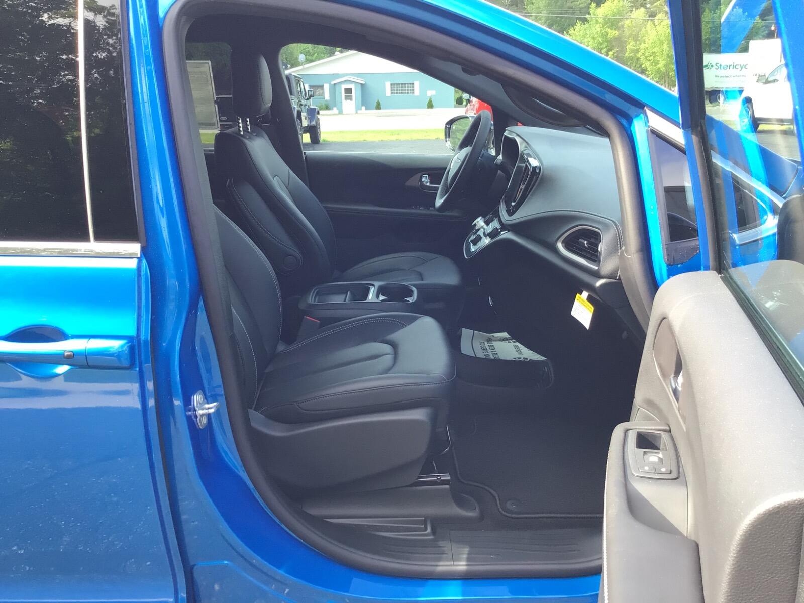 2027 Chrysler Pacifica Select - Photo 19