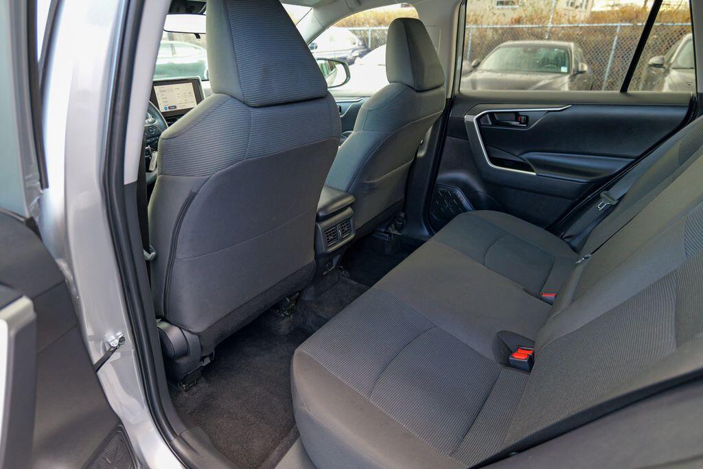 2024 Toyota RAV4 LE - Photo 23