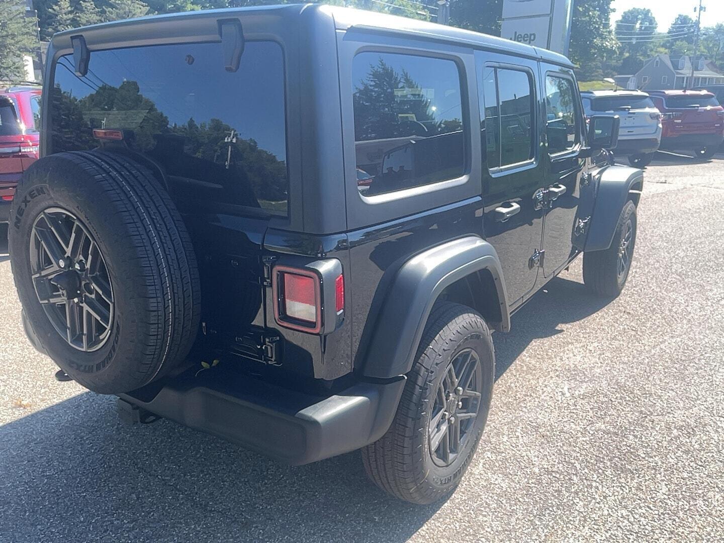 View vehicle photo 5