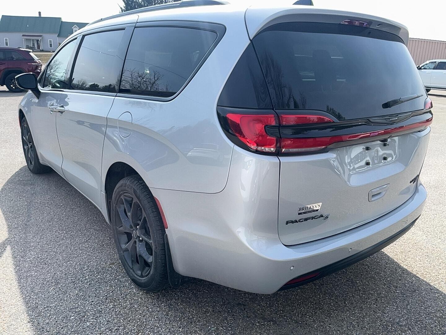 View vehicle photo 6