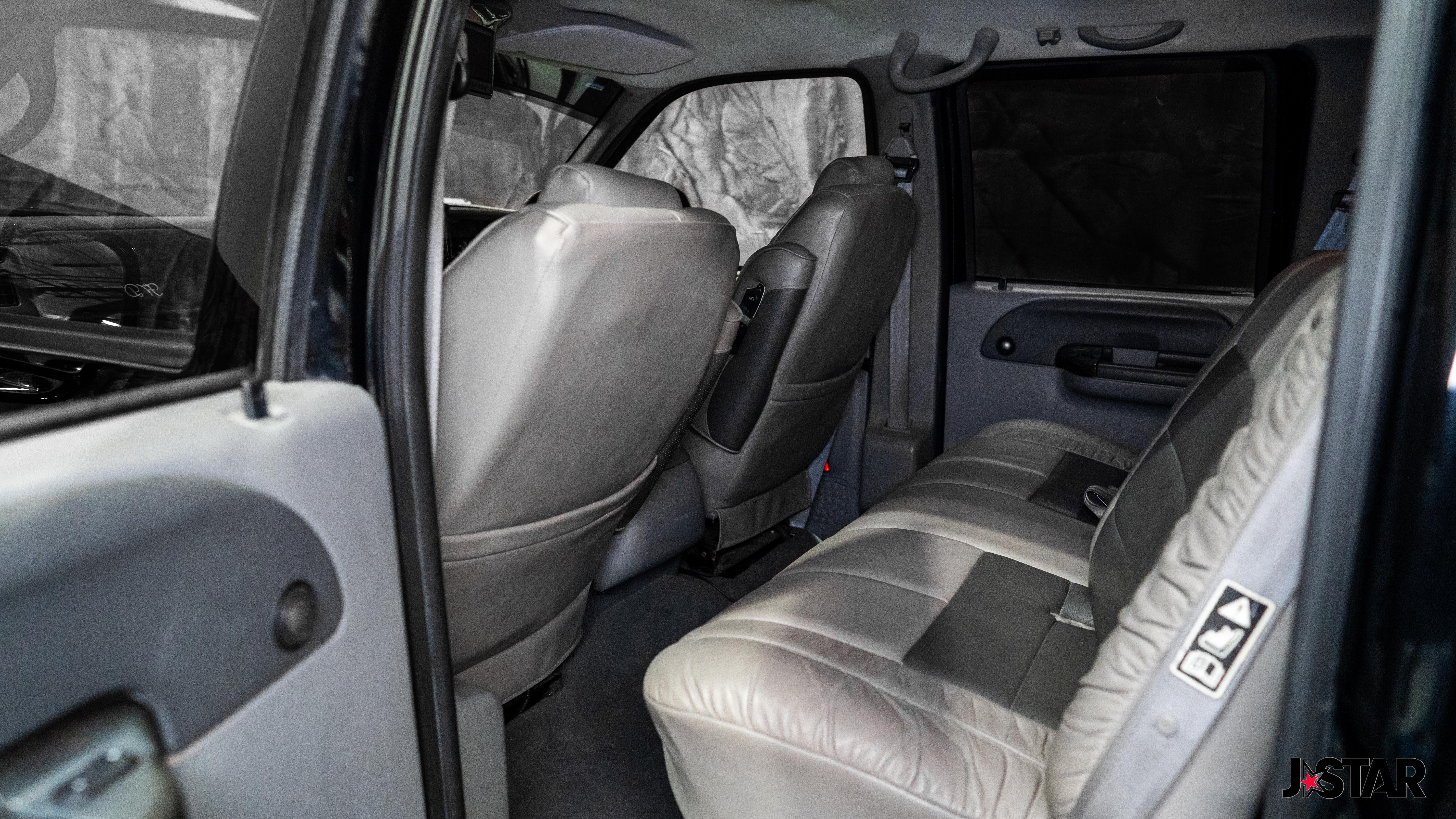 2008 Ford F-650 - Photo 12