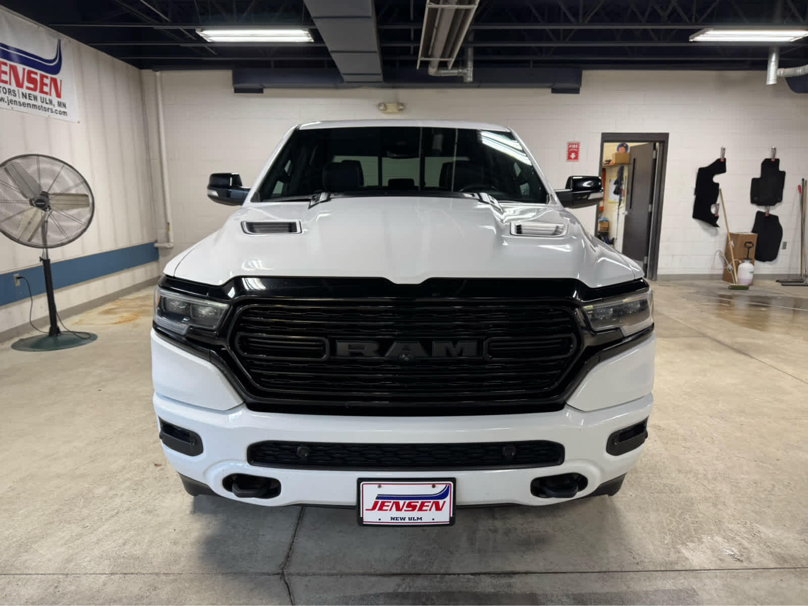 Used 2021 RAM Ram 1500 Pickup Limited with VIN 1C6SRFHT7MN563837 for sale in New Ulm, Minnesota