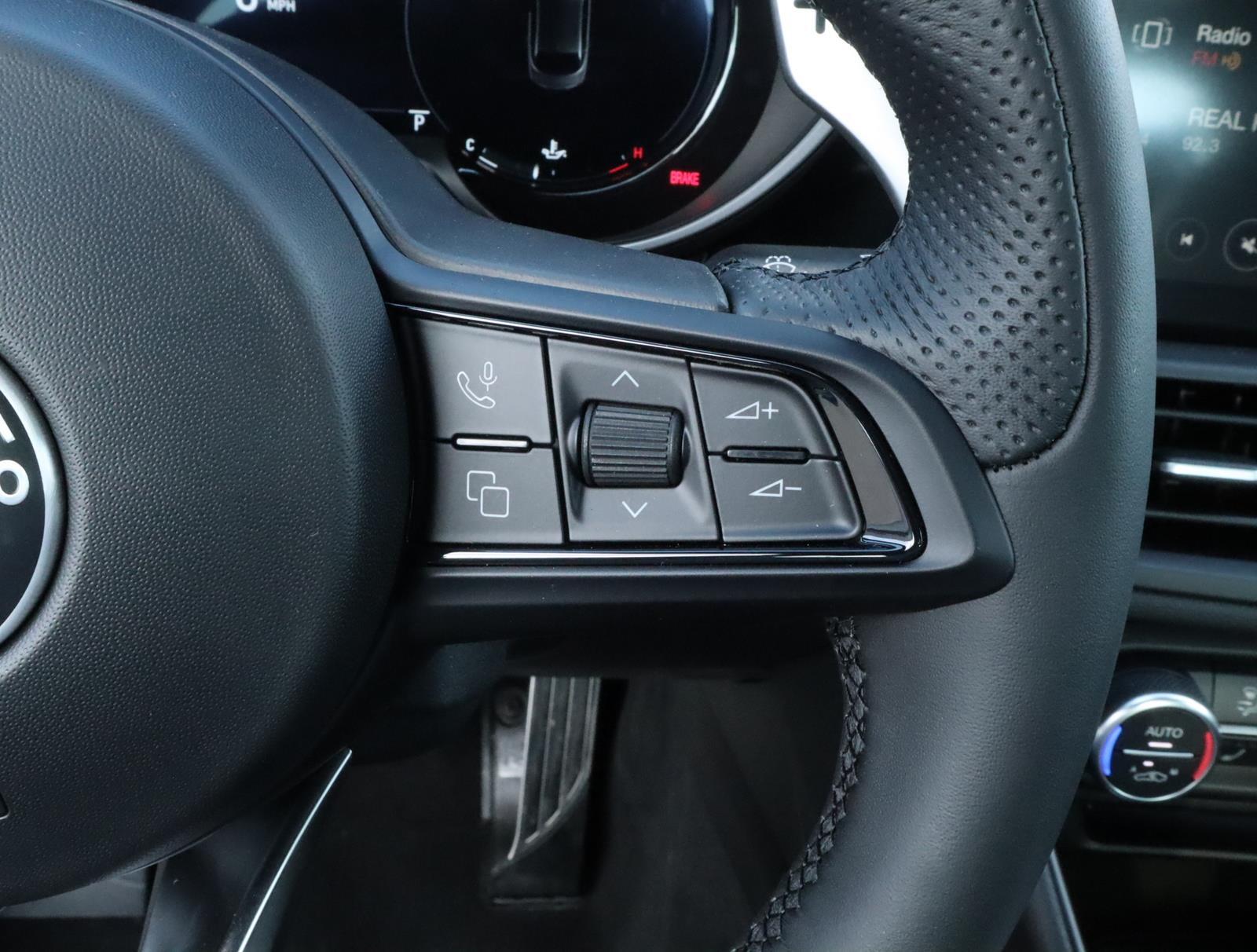 2025 Alfa Romeo Giulia Base - Photo 14