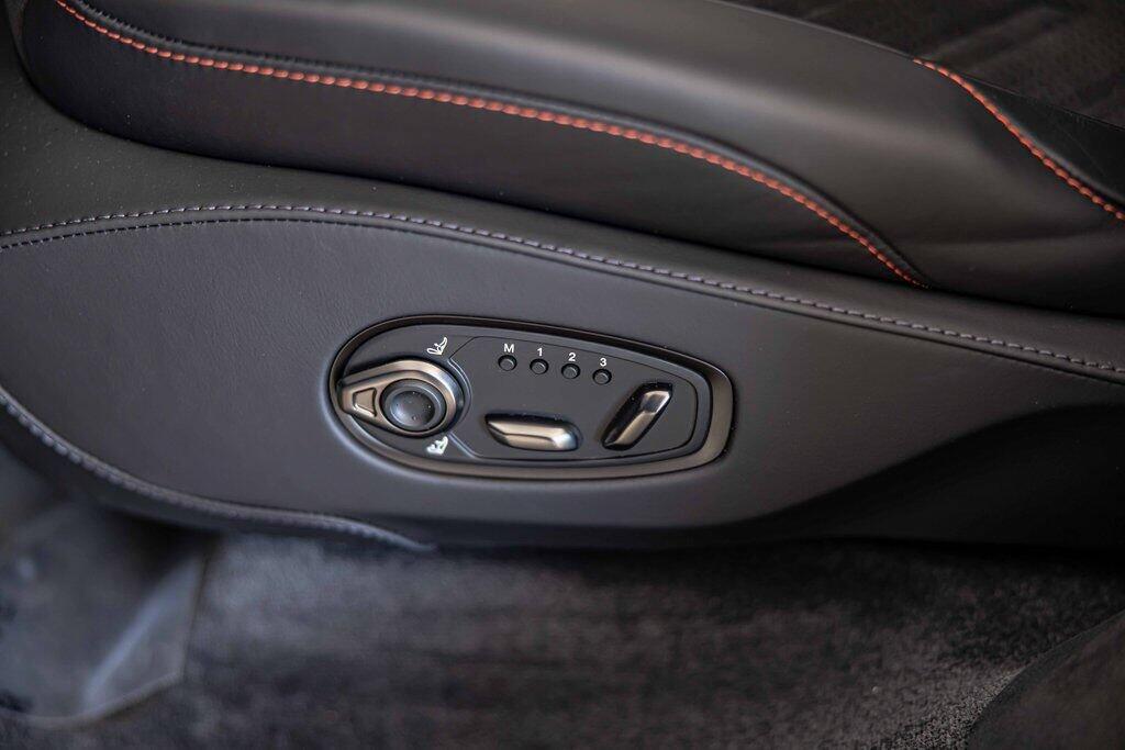 2026 Aston Martin DBX S - Photo 22