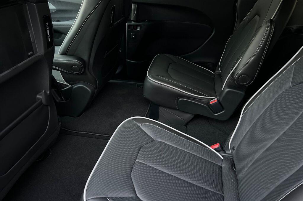 2026 Chrysler Pacifica Limited - Photo 12