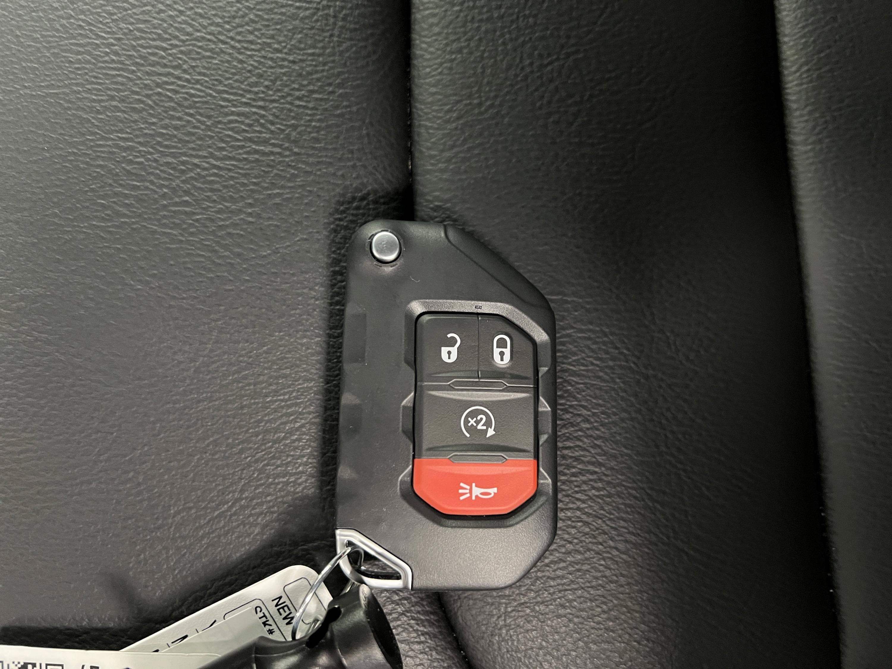 2026 Jeep Wrangler 4-Door Sahara - Photo 30