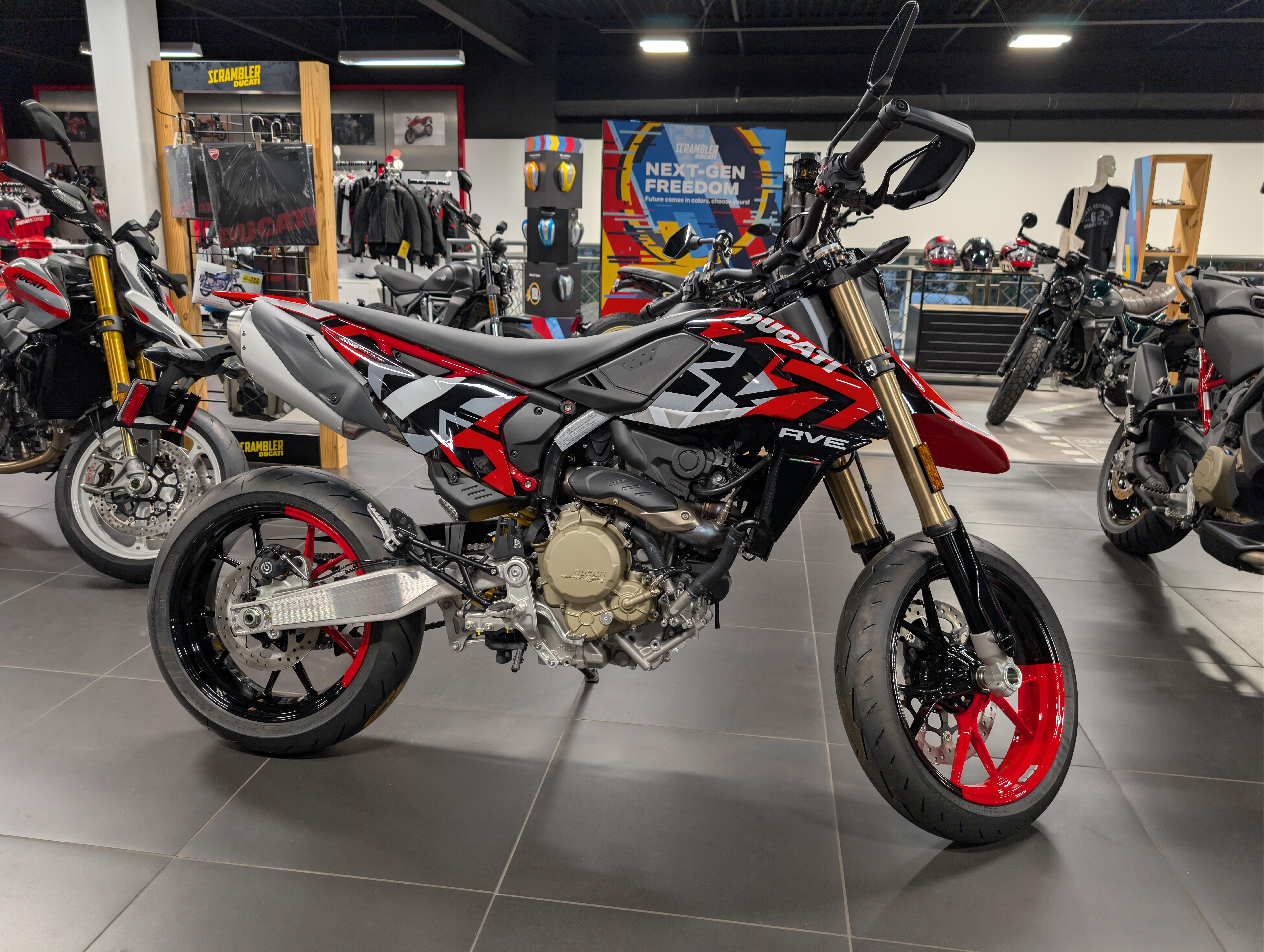 2027 Ducati HYPERMOTARD 698 RVE