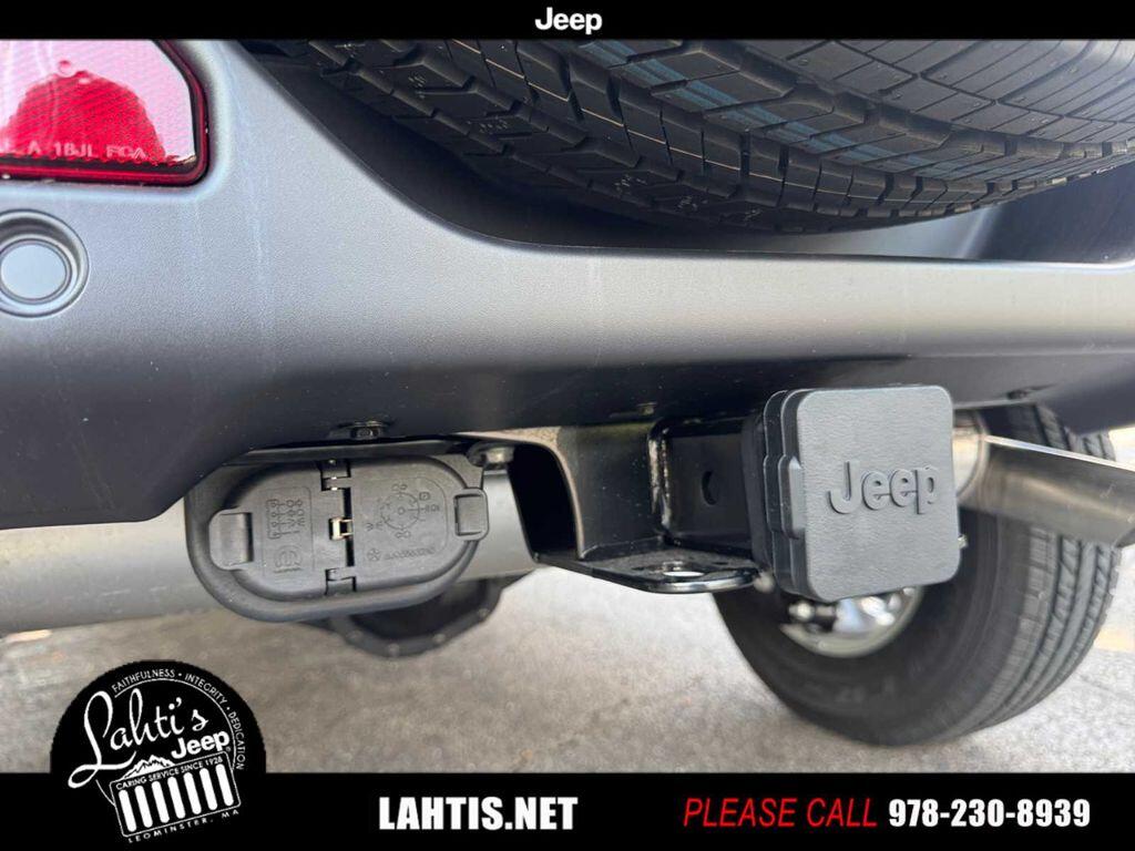 2025 Jeep Wrangler 4-Door Sahara - Photo 28