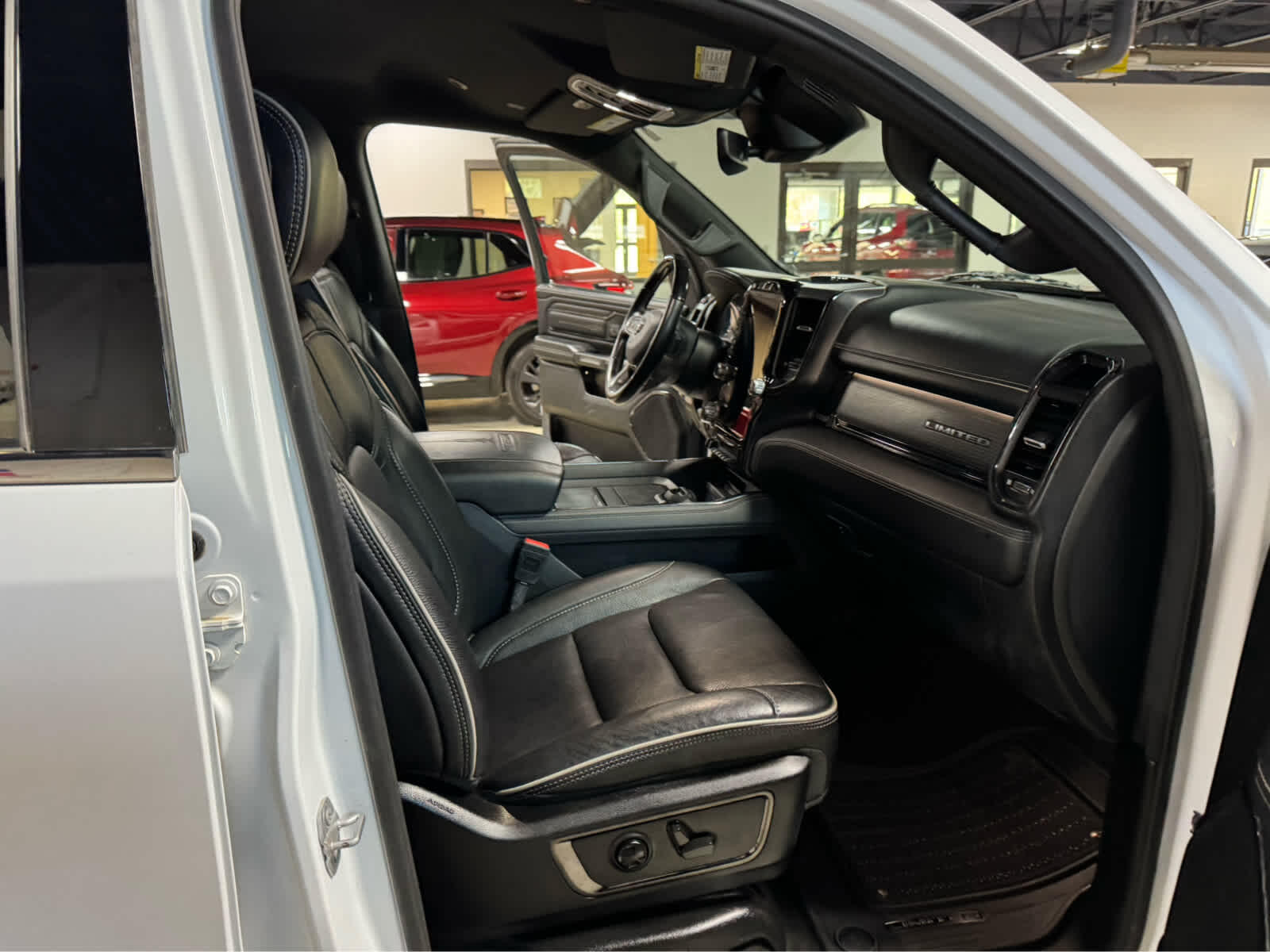 2022 RAM Ram 1500 Pickup Limited - Photo 11