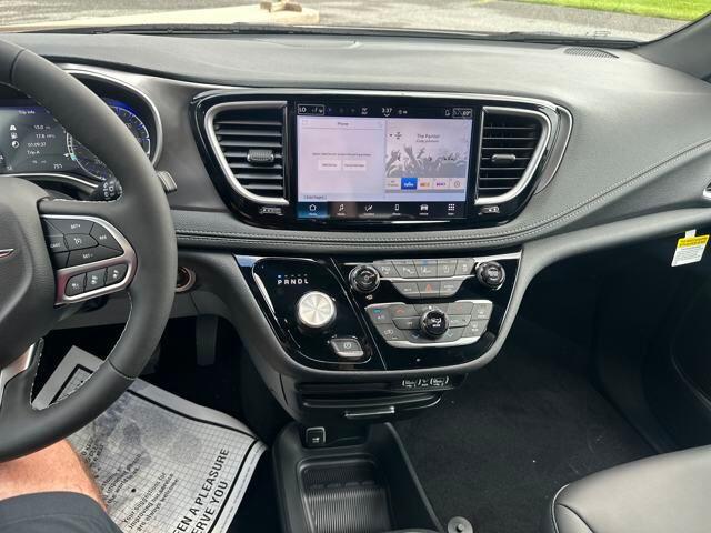 2025 Chrysler Pacifica Select - Photo 22