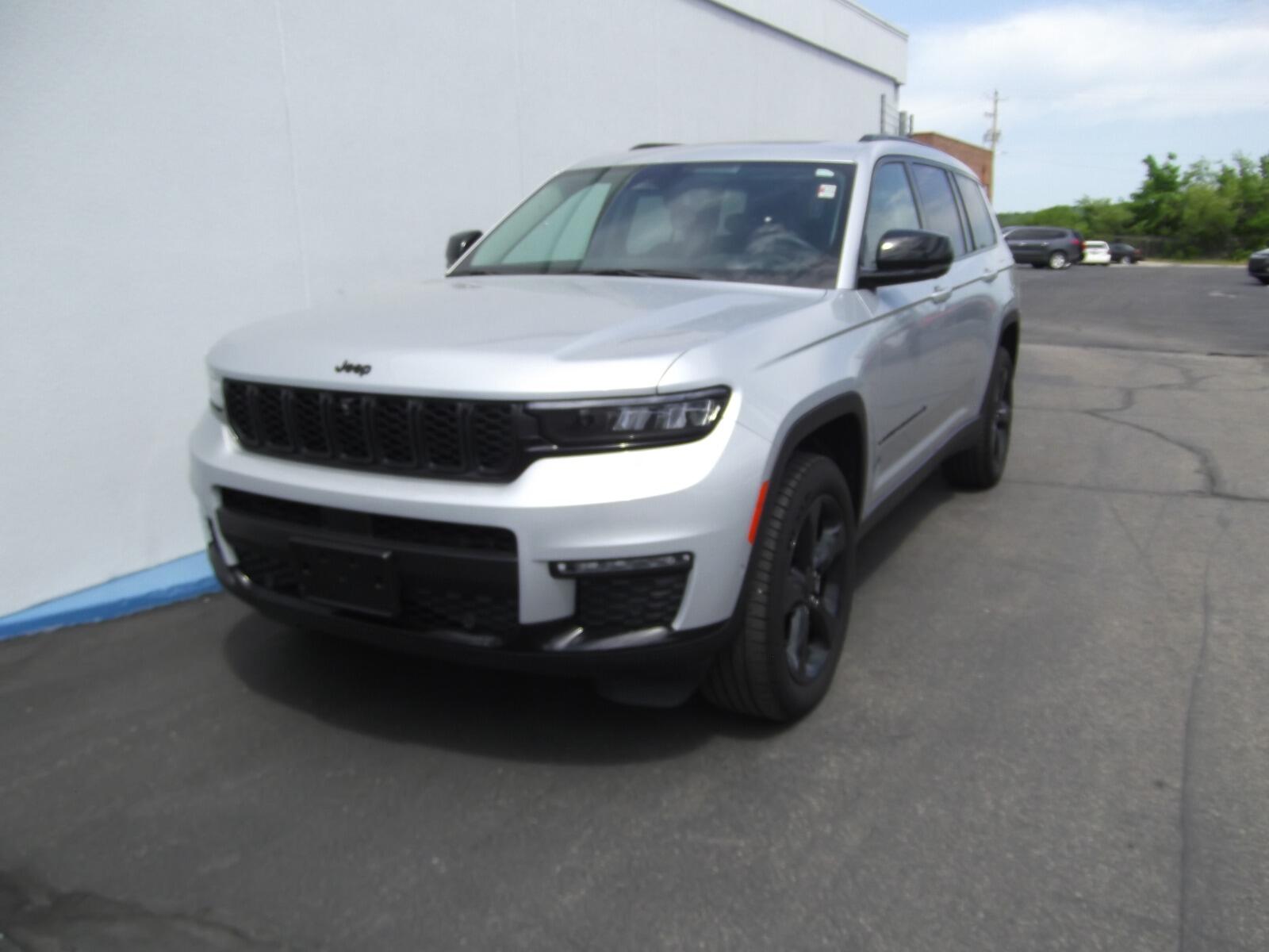 Used 2023 Jeep Grand Cherokee L Limited with VIN 1C4RJKBG5P8728676 for sale in Kansas City