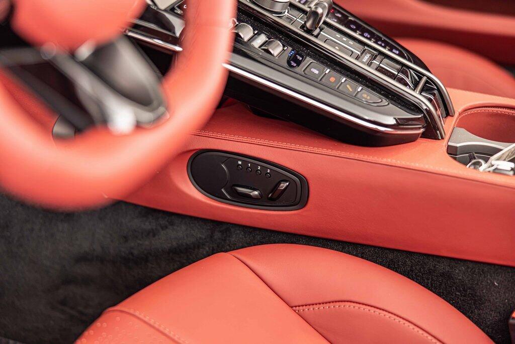 2026 Aston Martin Vantage Base - Photo 19