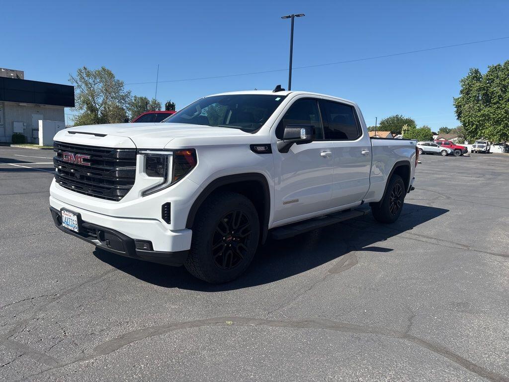 2023 GMC Sierra 4WD Crew Cab Short Box Elevation's photo