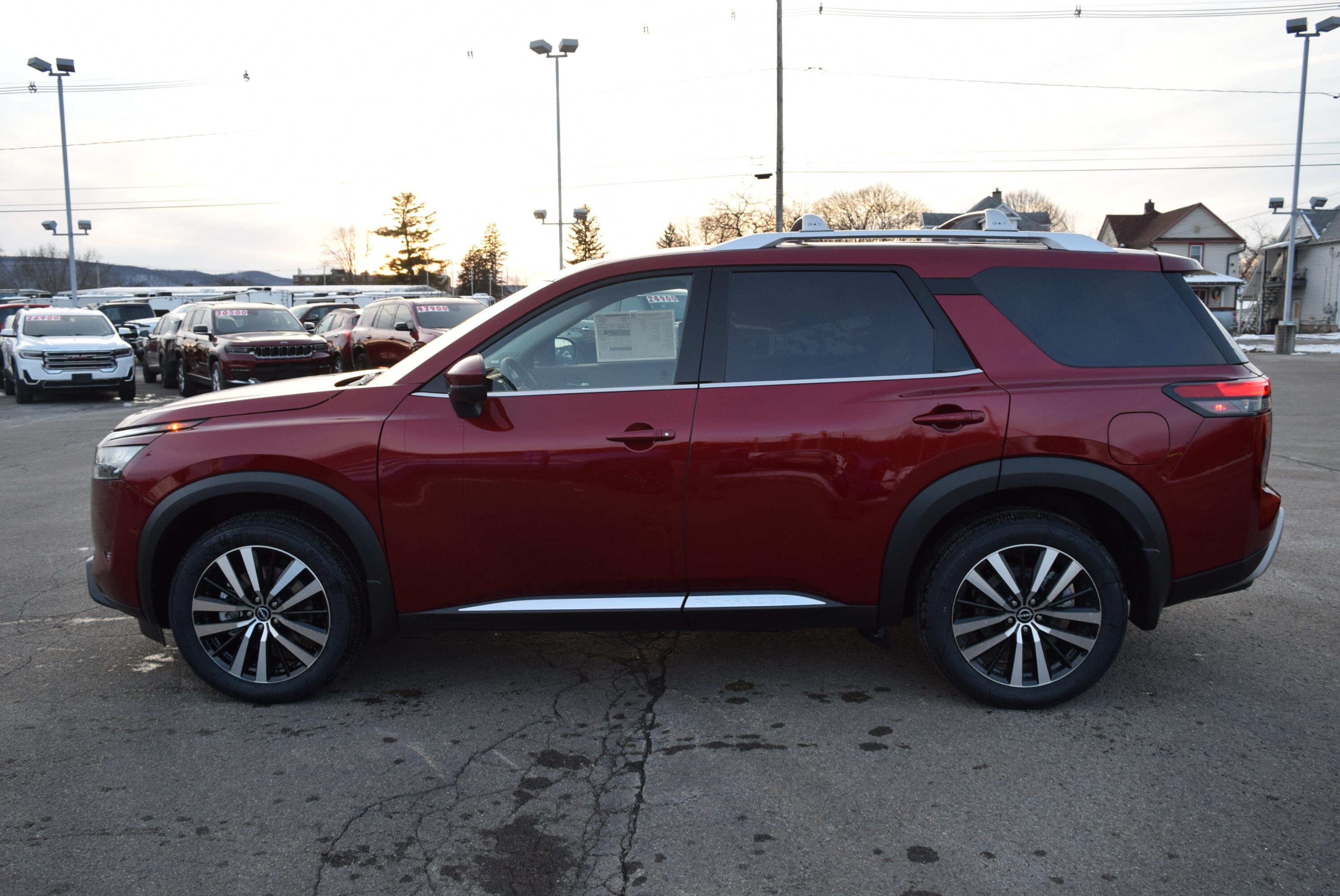 2025 Nissan Pathfinder Platinum's photo