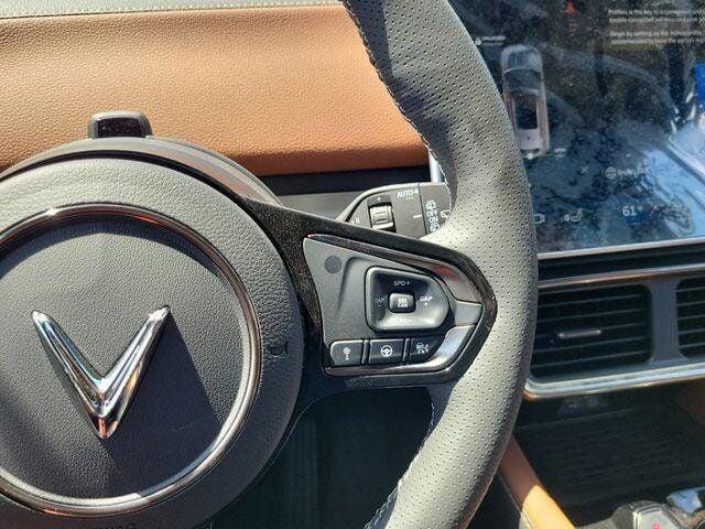 2025 VinFast VF 8 Plus - Photo 13