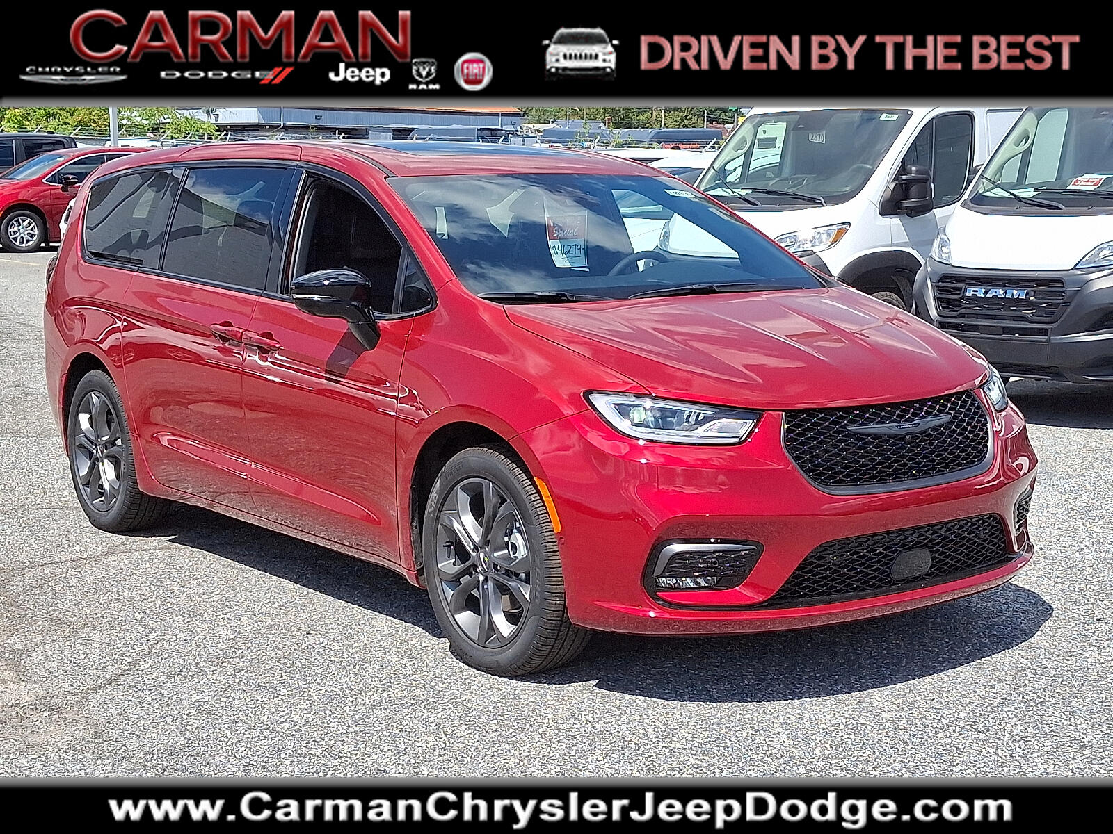 2026 Chrysler Pacifica Select's photo