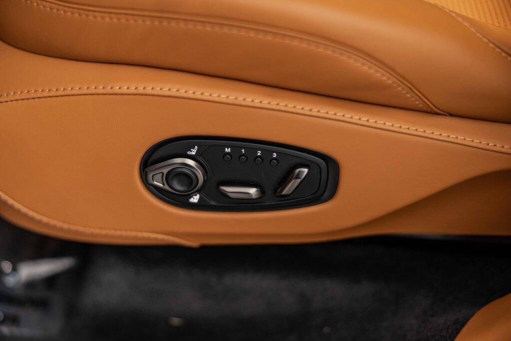 2026 Aston Martin DBX 707 - Photo 24