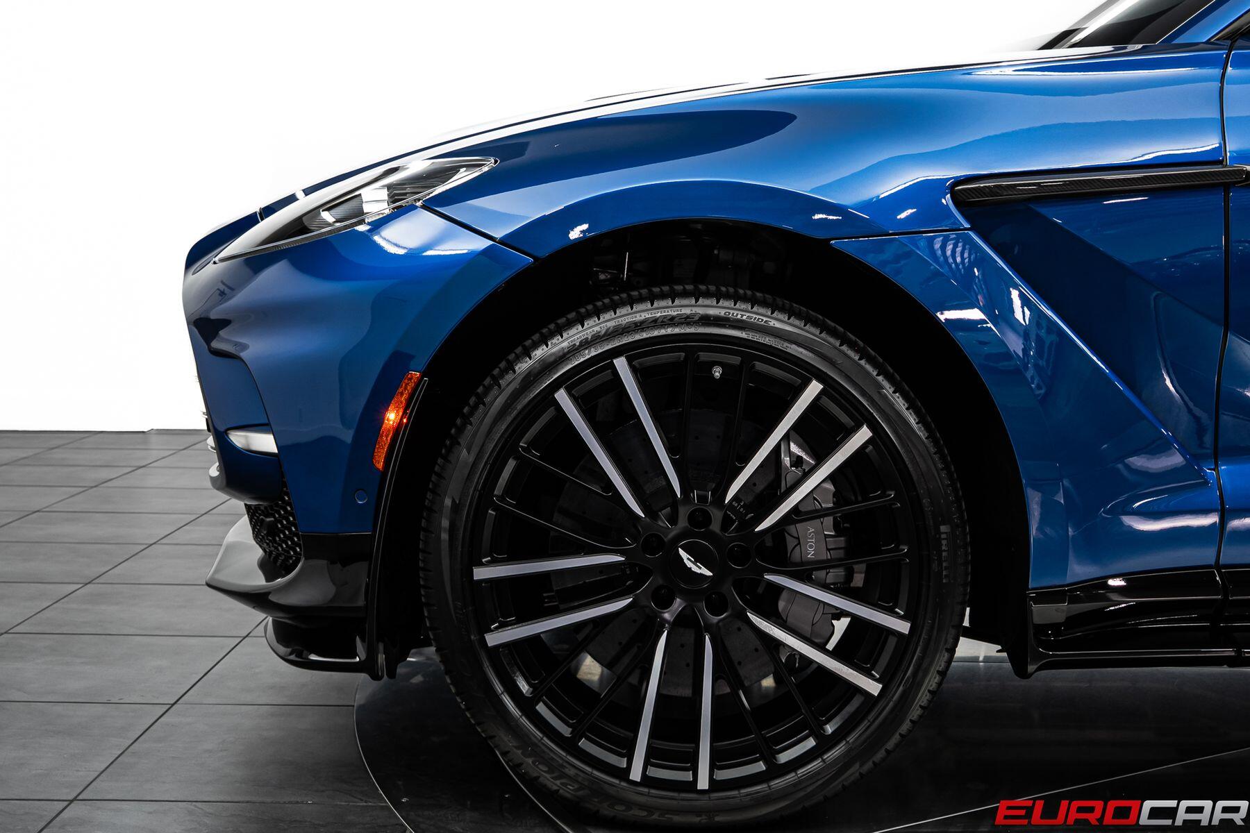 2023 Aston Martin DBX 707 *HUGE CARBON OPTIONS * TRI-COLOR INTERIOR*Image 16