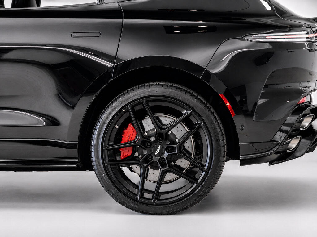 2026 Aston Martin DBX S - Photo 6