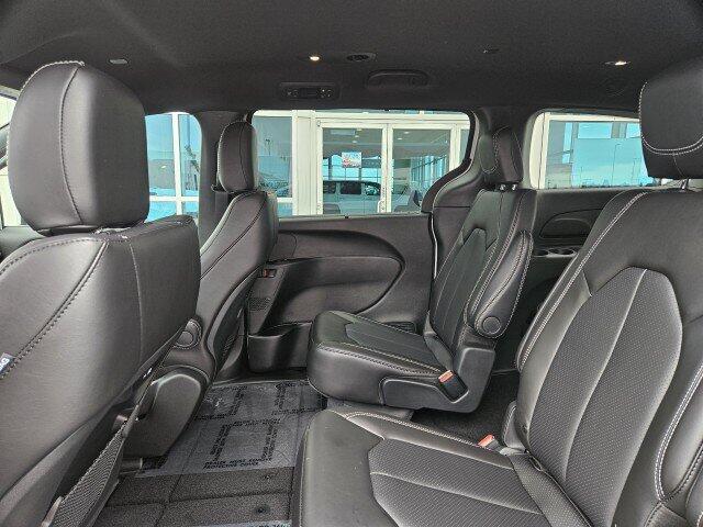 2026 Chrysler Pacifica Select - Photo 14