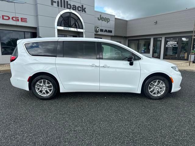 2025 Chrysler Pacifica Select - Photo 9