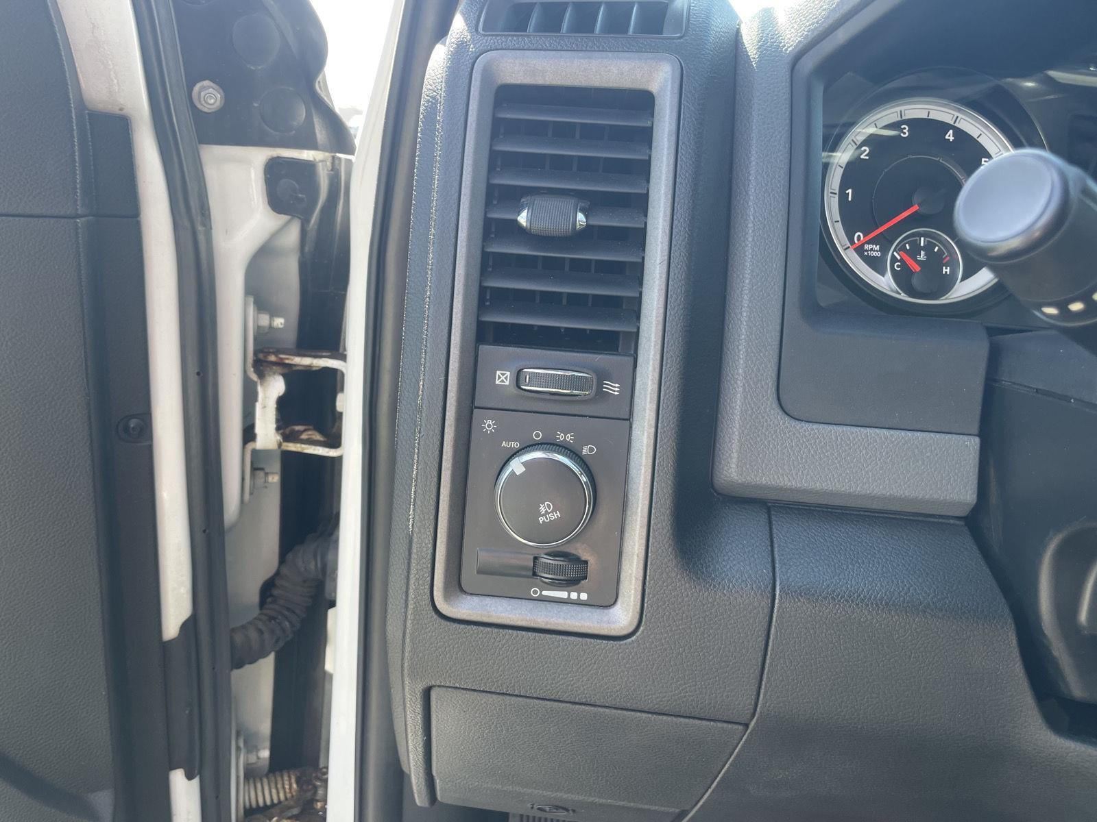2015 RAM Ram 3500 Chassis Cab Tradesman - Photo 11