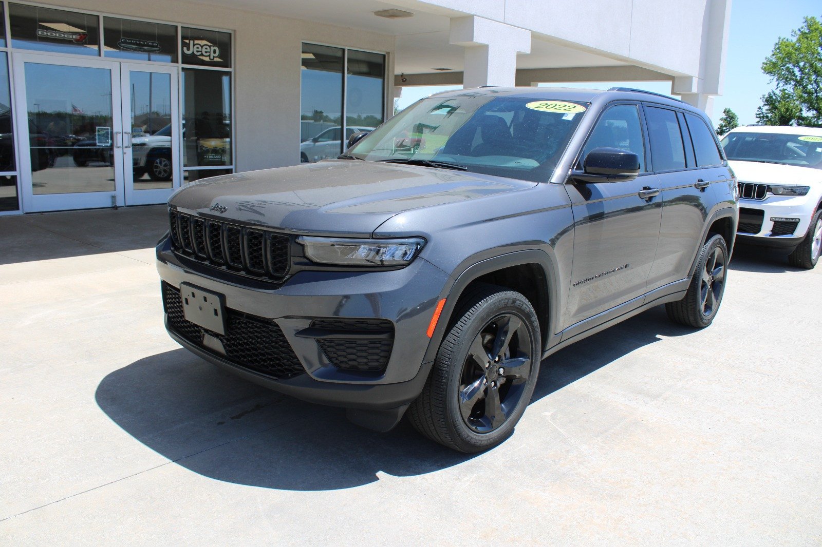 Certified 2022 Jeep Grand Cherokee Laredo with VIN 1C4RJHAG1N8606026 for sale in Highland, IL