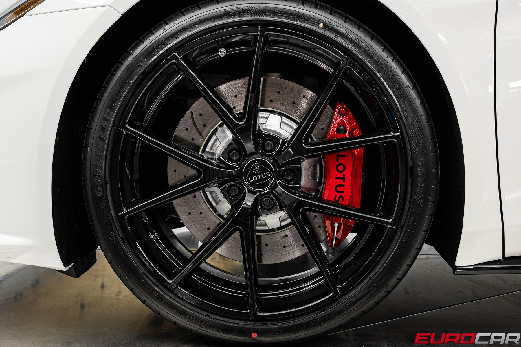 2026 Lotus Emira - Photo 23