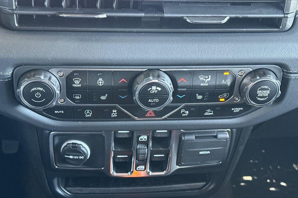 2025 Jeep Wrangler 4-Door Sahara - Photo 17