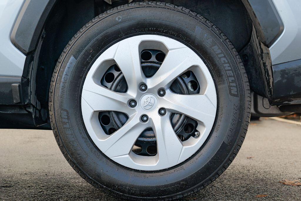 2024 Toyota RAV4 LE - Photo 14