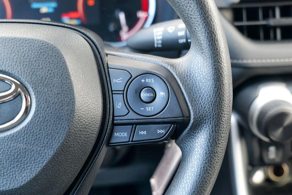 2024 Toyota RAV4 LE - Photo 38