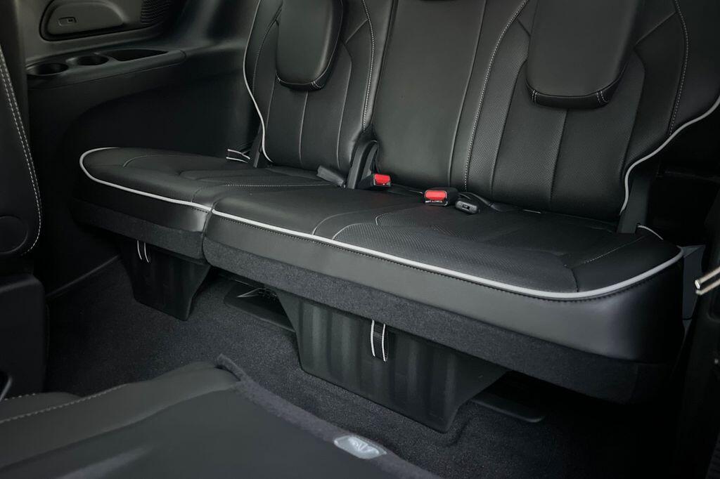 2026 Chrysler Pacifica Limited - Photo 16