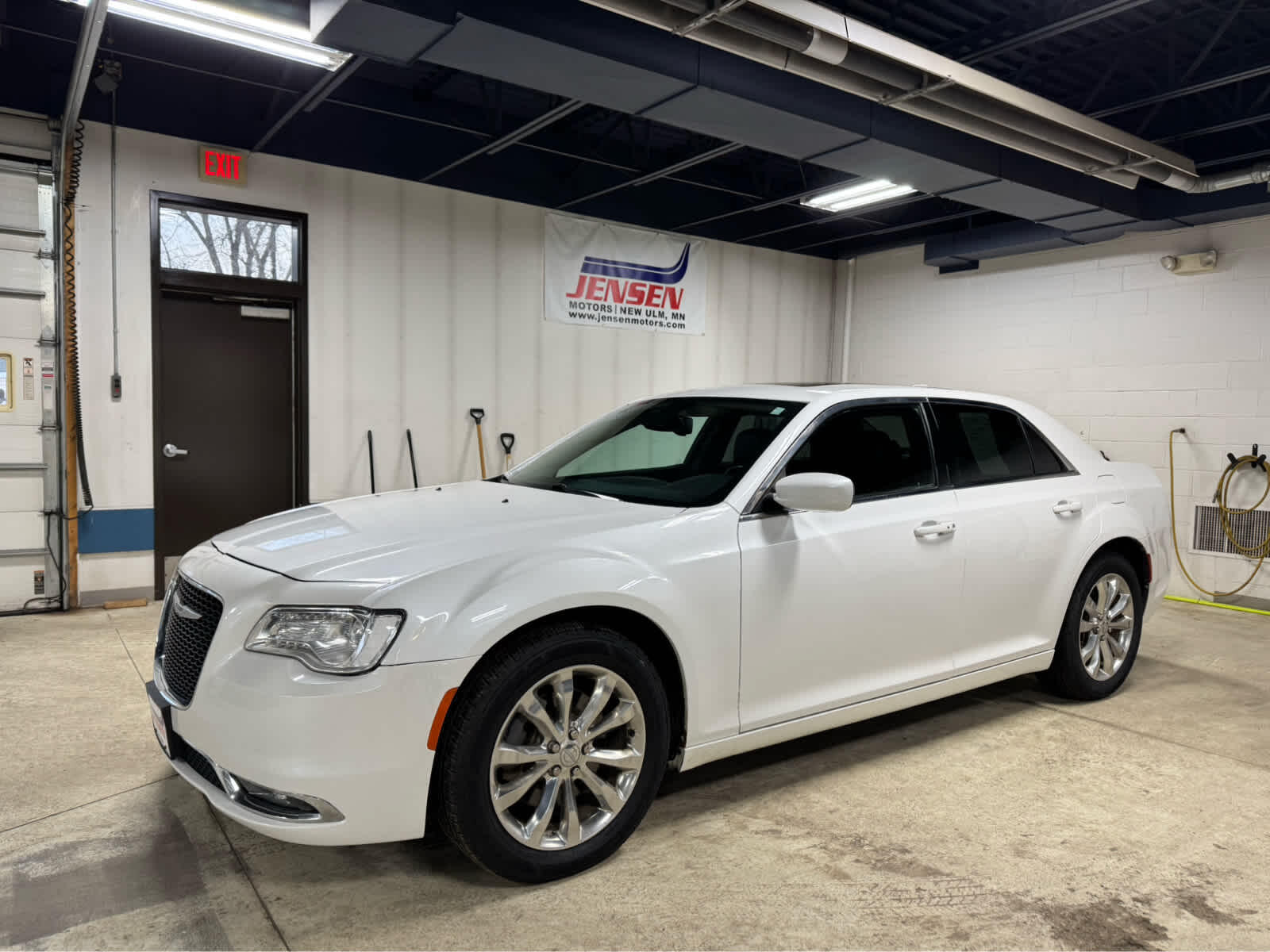 2015 Chrysler 300 Limited's photo