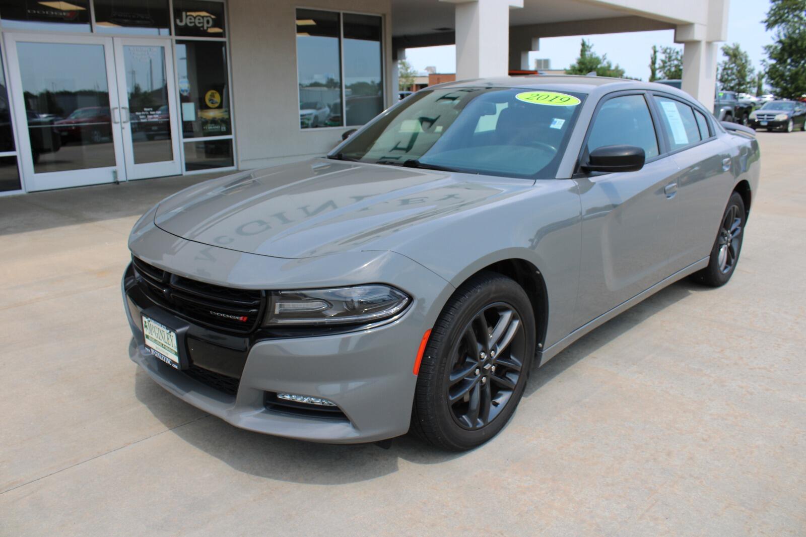 Used 2019 Dodge Charger SXT with VIN 2C3CDXJG2KH673798 for sale in Highland, IL