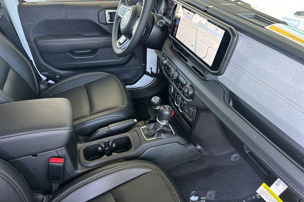2025 Jeep Wrangler 4-Door Sahara - Photo 12