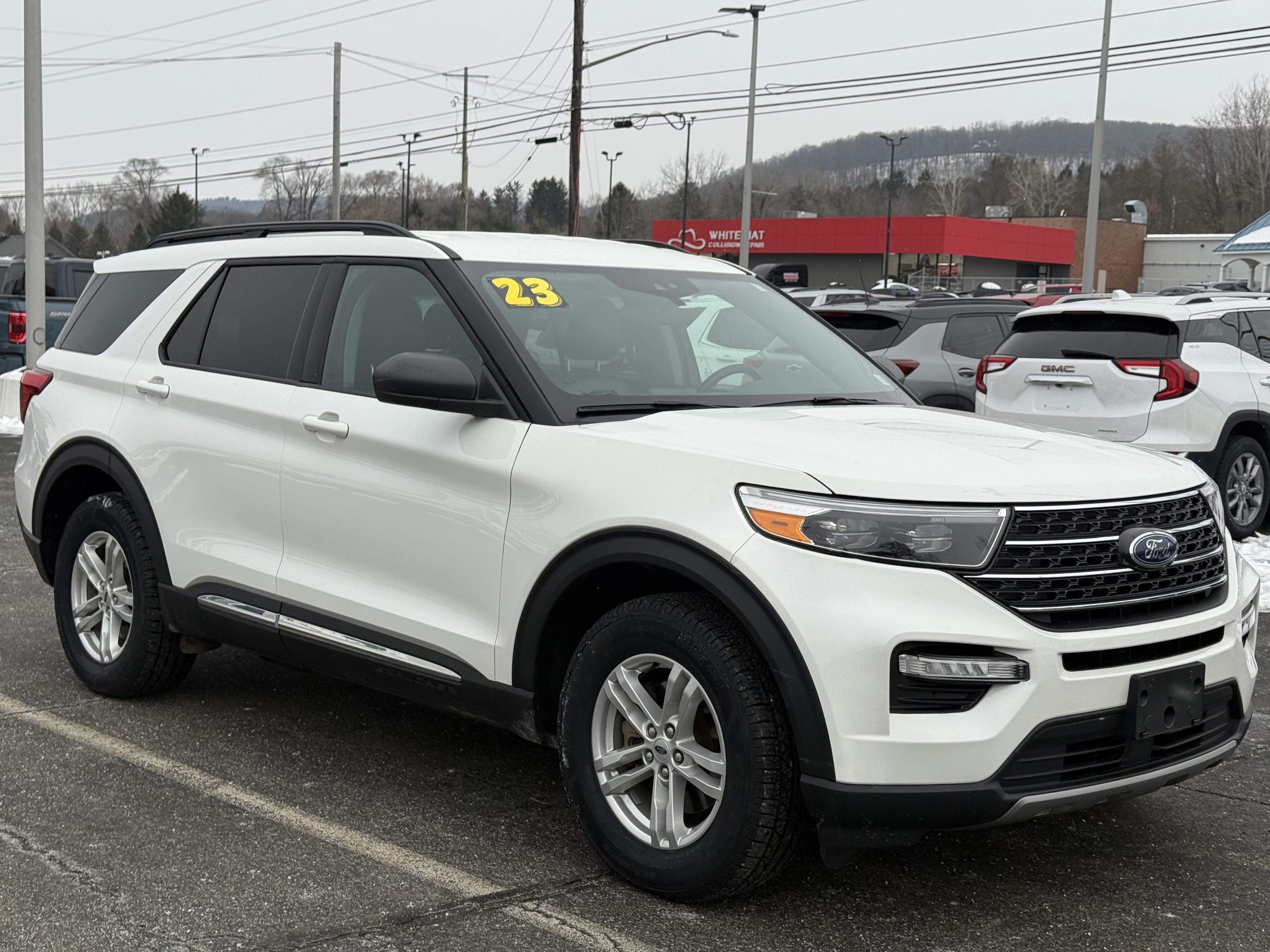 2023 Ford Explorer XLT's photo