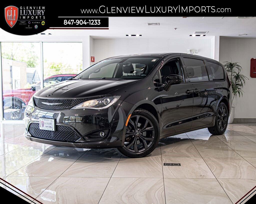 2019 Chrysler Pacifica Touring Plus's photo