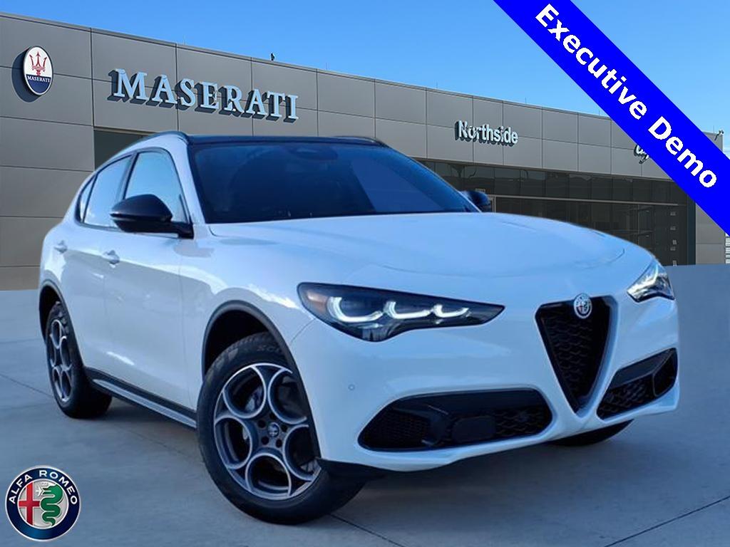 2025 Alfa Romeo Stelvio Base's photo